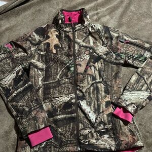 Mossy oak breakup infinity jacket 
Girls size small
